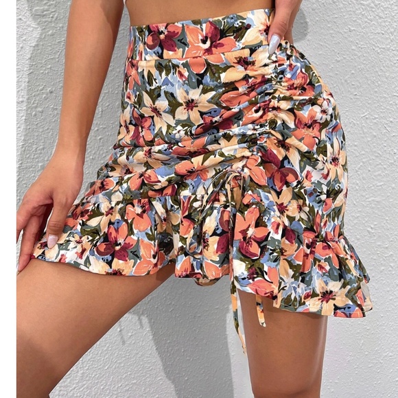 Boho Floral Tropical Print Ruffle Hem Mini Skirt - Picture 3 of 5